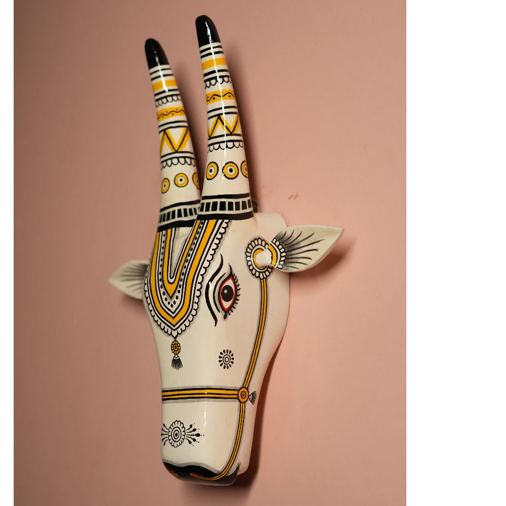 Hand-painted Pattachitra Cow Head Off white - Image 3
